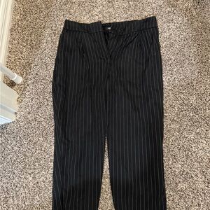 Express Black Pinstriped Women's Cropped Pants